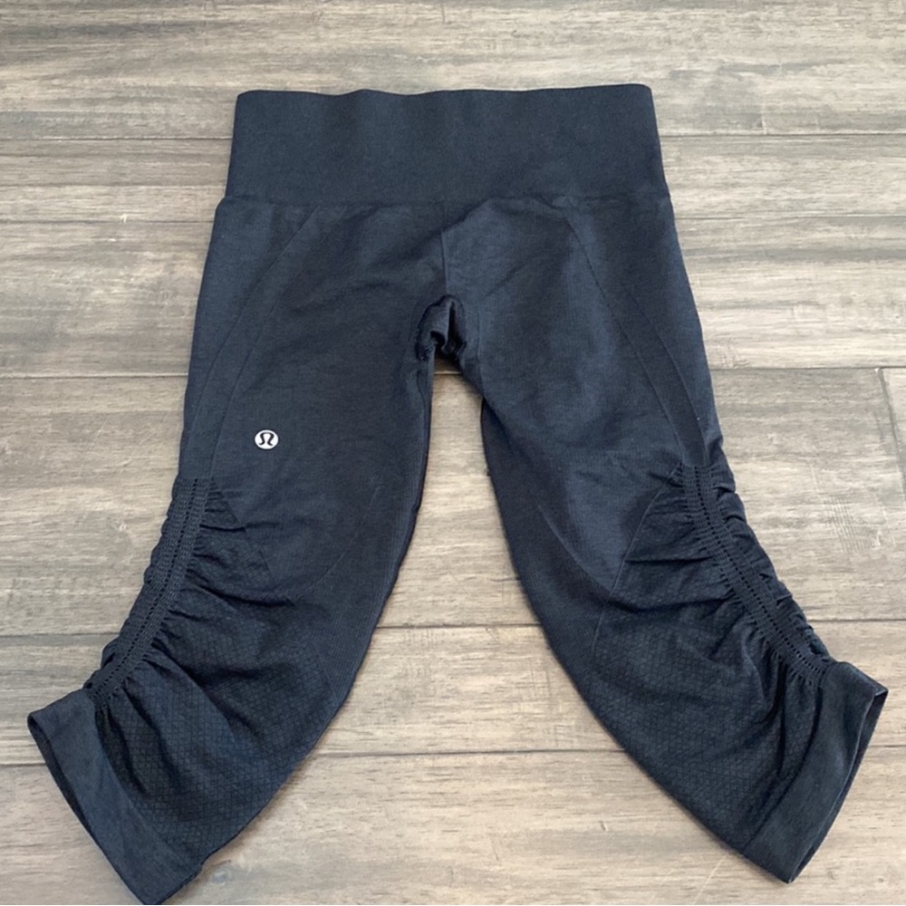 Lululemon size 4 leggings in great condition